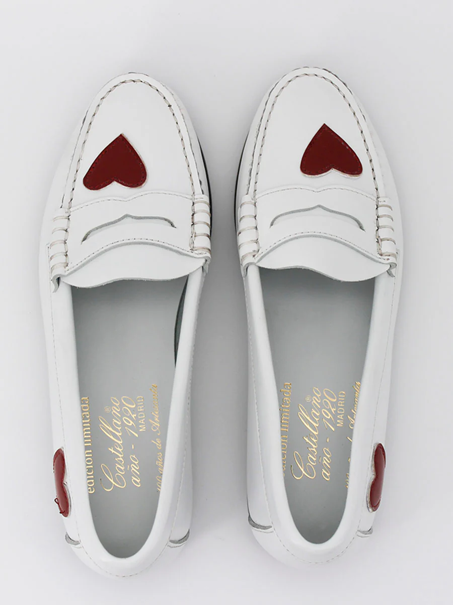 ON DEMAND - Mocasines piel antik blanco con adorno corazones - Image 5