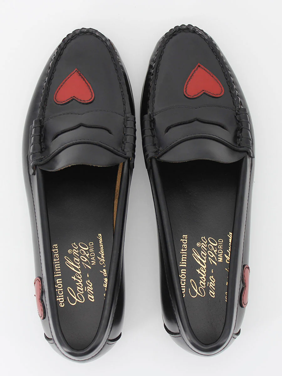 ON DEMAND -Mocasines piel antik negro con adorno corazones - Image 5