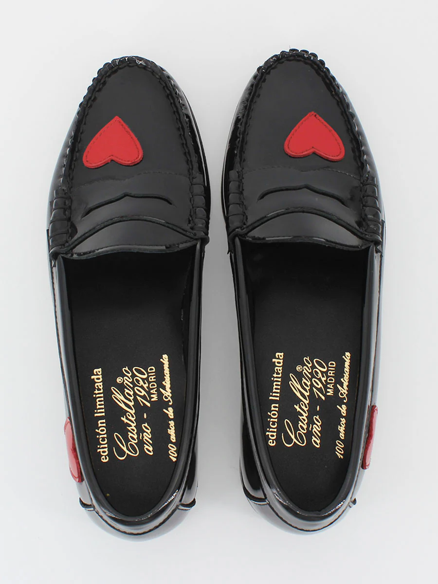 ON DEMAND - Mocasines piel charol negro con adorno corazones - Image 5