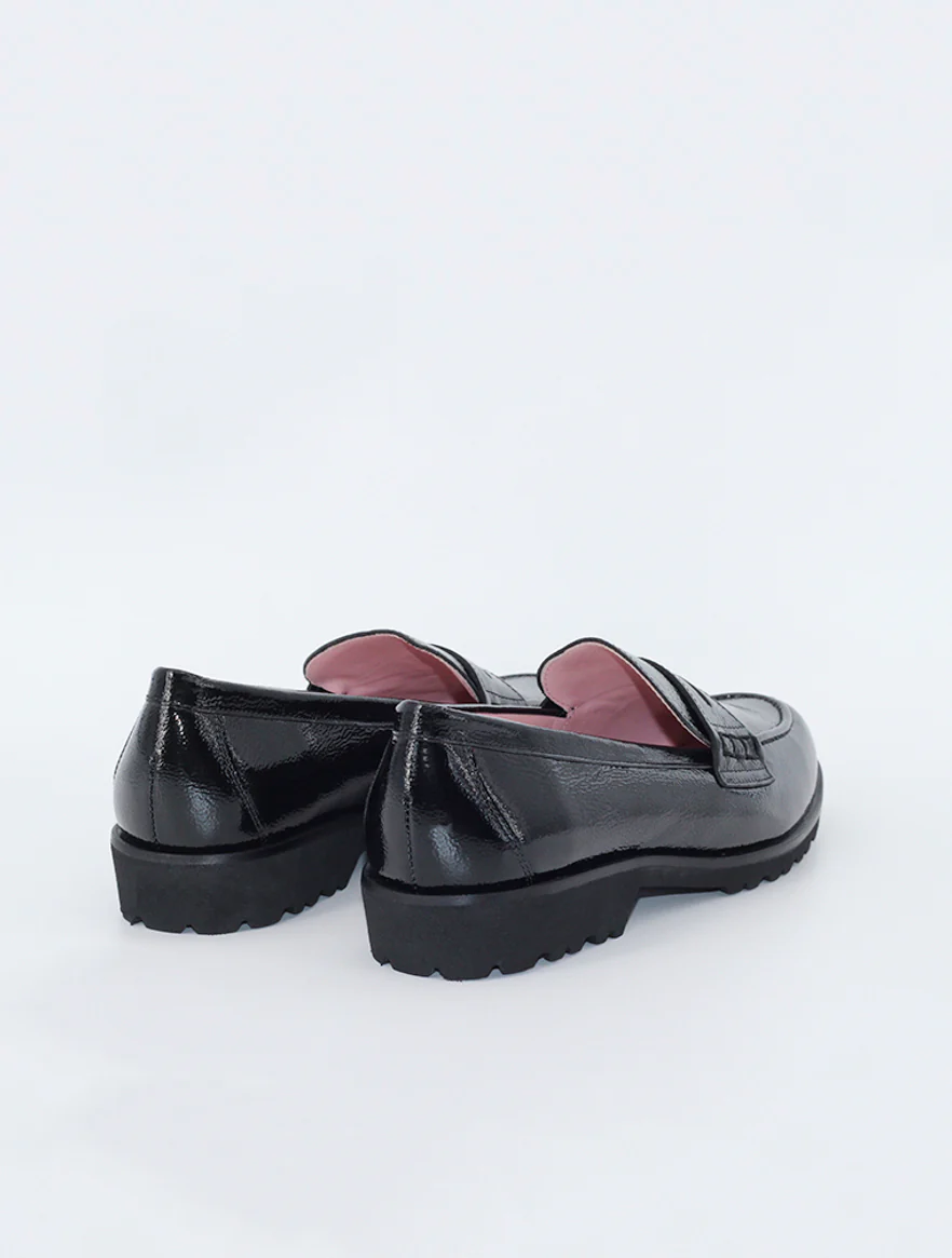 Mocasines Castellano® de piel charol para mujer - Modelo San Marco color negro - Image 4