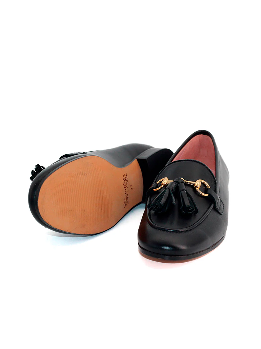 Mocasines Taormina en piel color negro con borlas - Image 4