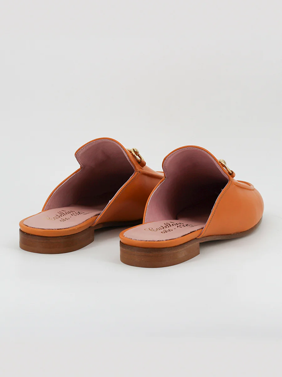 Mules Venecia piel coy color cuero - Image 3