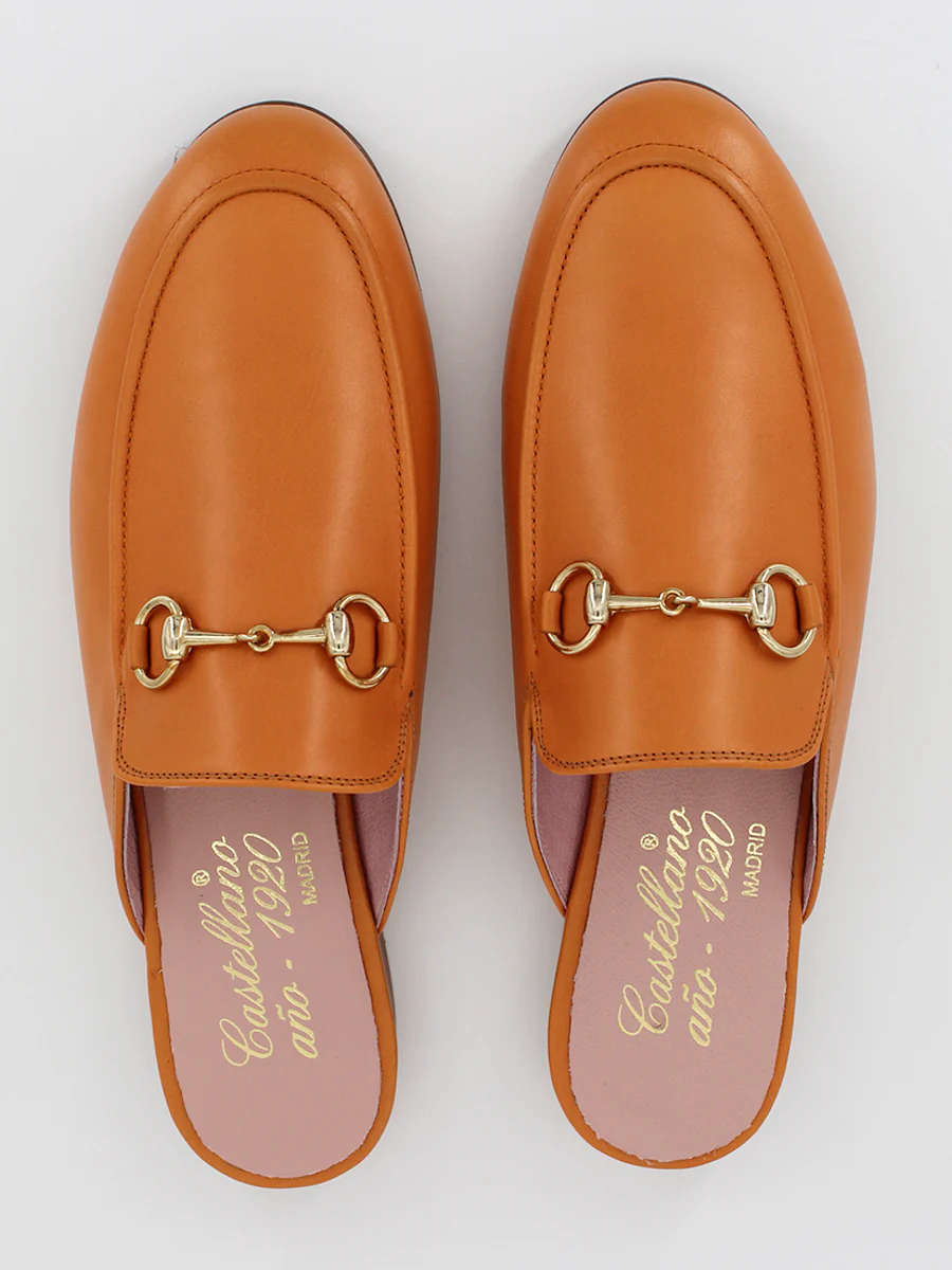 Mules Venecia piel coy color cuero - Image 4
