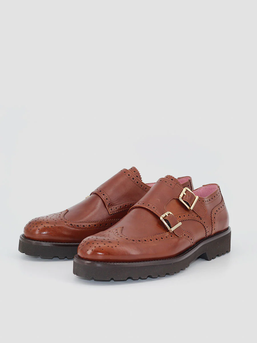 Zapato de mujer doble hebilla Berta de piel color cuero - Image 2
