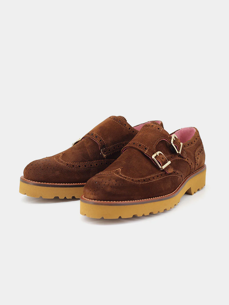 Zapato de mujer doble hebilla Berta de piel serraje color cuero - Image 2