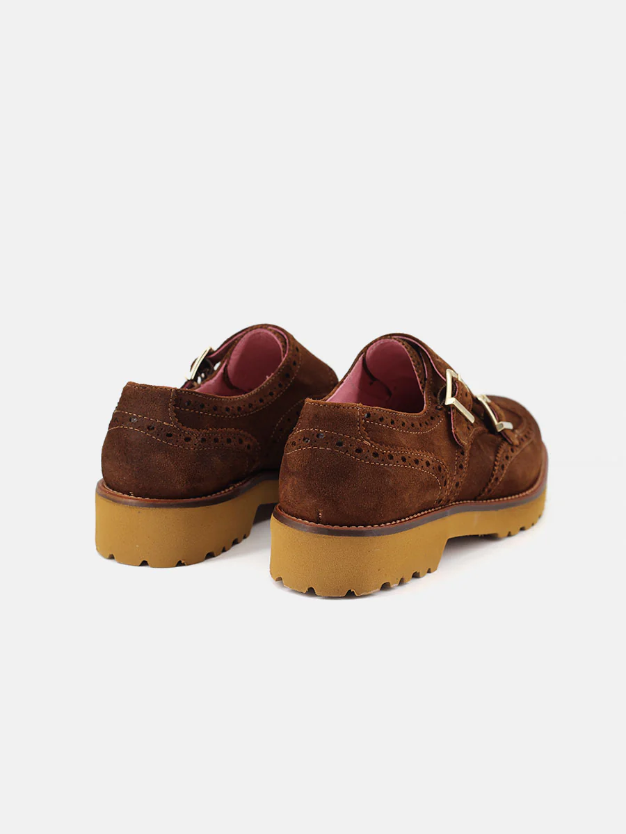 Zapato de mujer doble hebilla Berta de piel serraje color cuero - Image 3